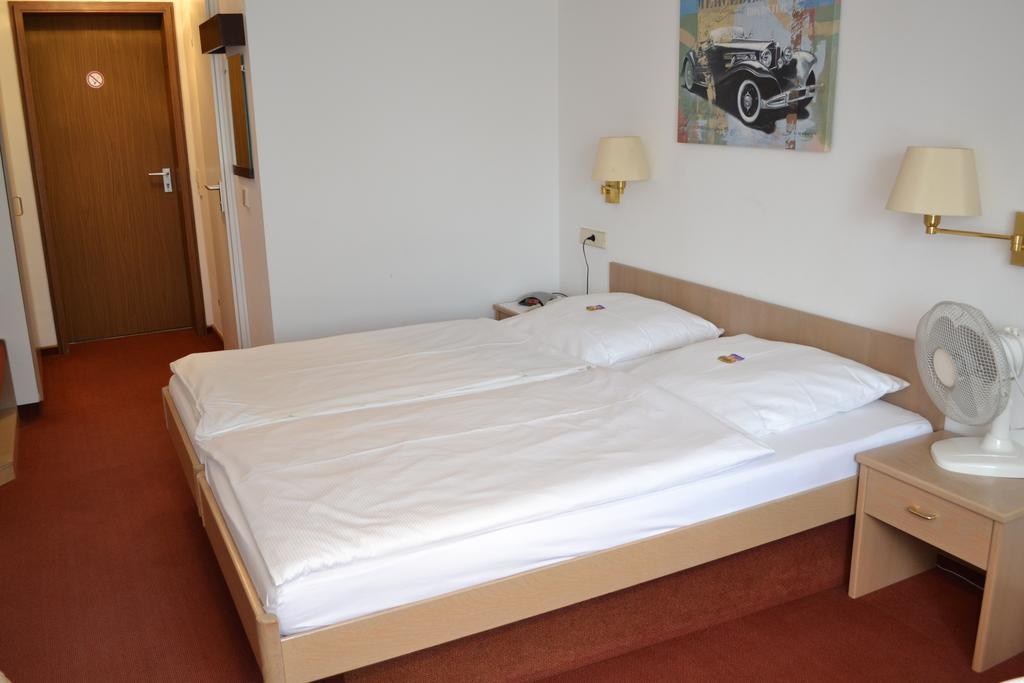 Hotel Hospiz Tübingen Oda fotoğraf