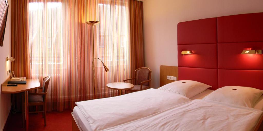 Hotel Hospiz Tübingen Oda fotoğraf